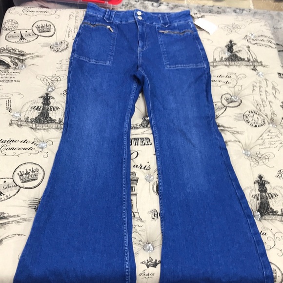 🎁 FREE People Layla Flared Leg Jeans - Picture 8 of 15